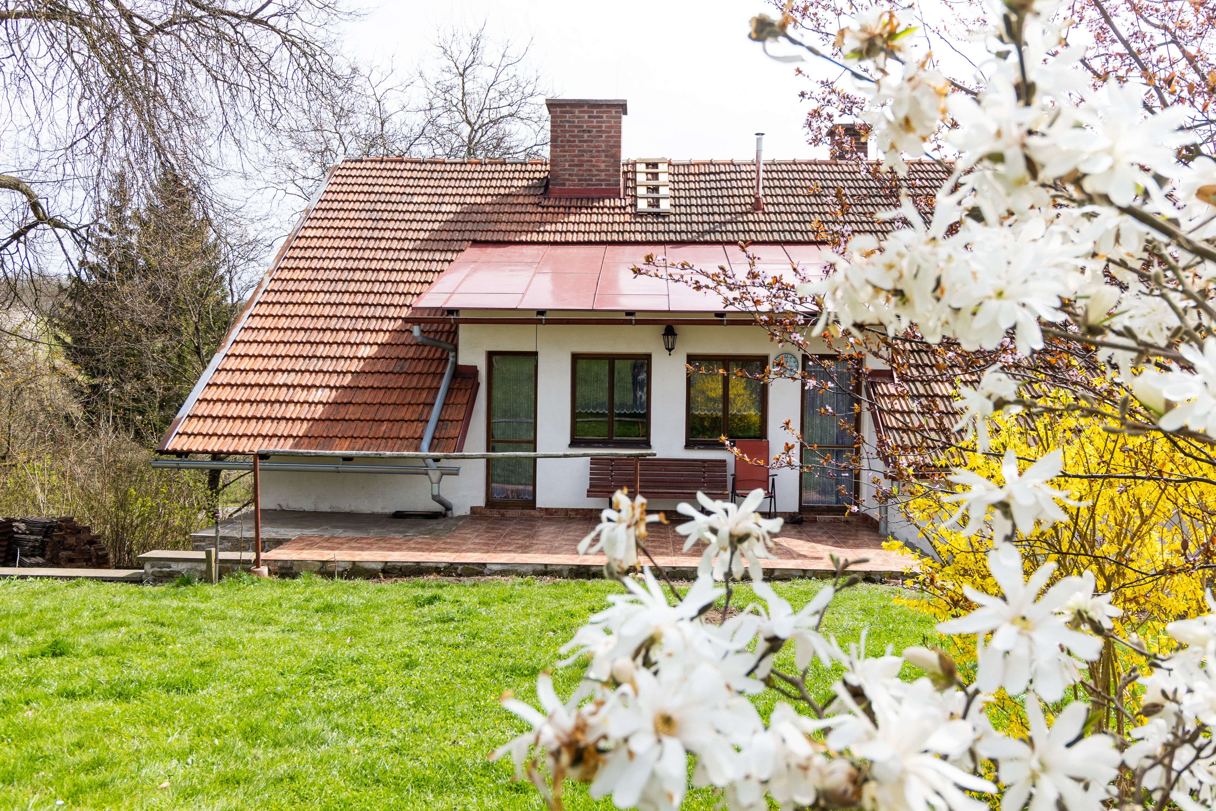 Velký rodinný dům s charakterem, velkou zahradou a skleníky-5