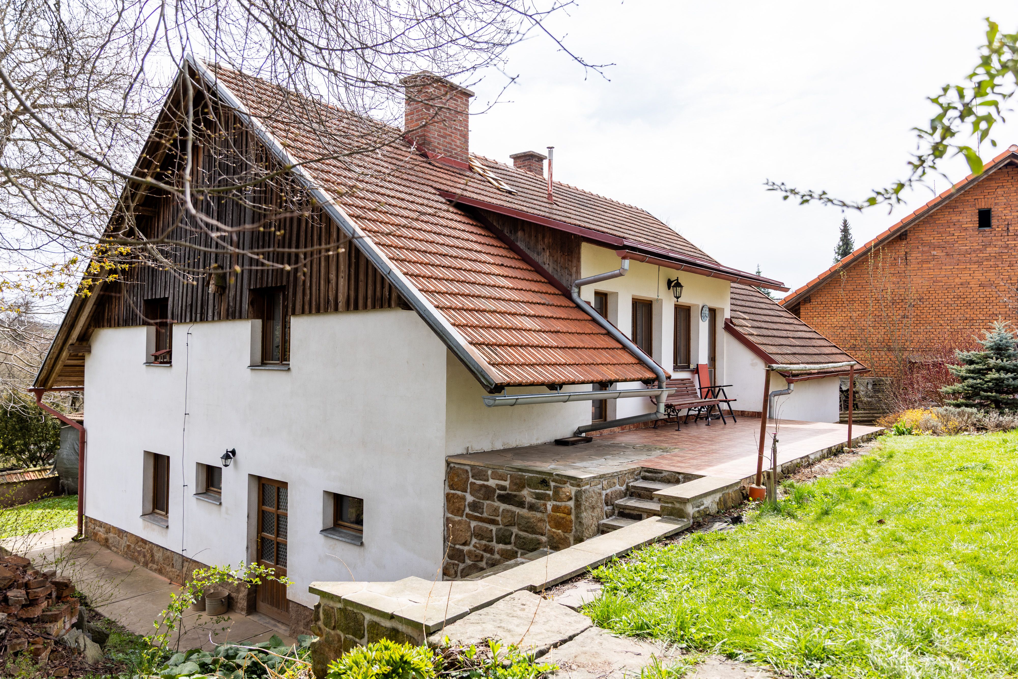 Velký rodinný dům s charakterem, velkou zahradou a skleníky-4