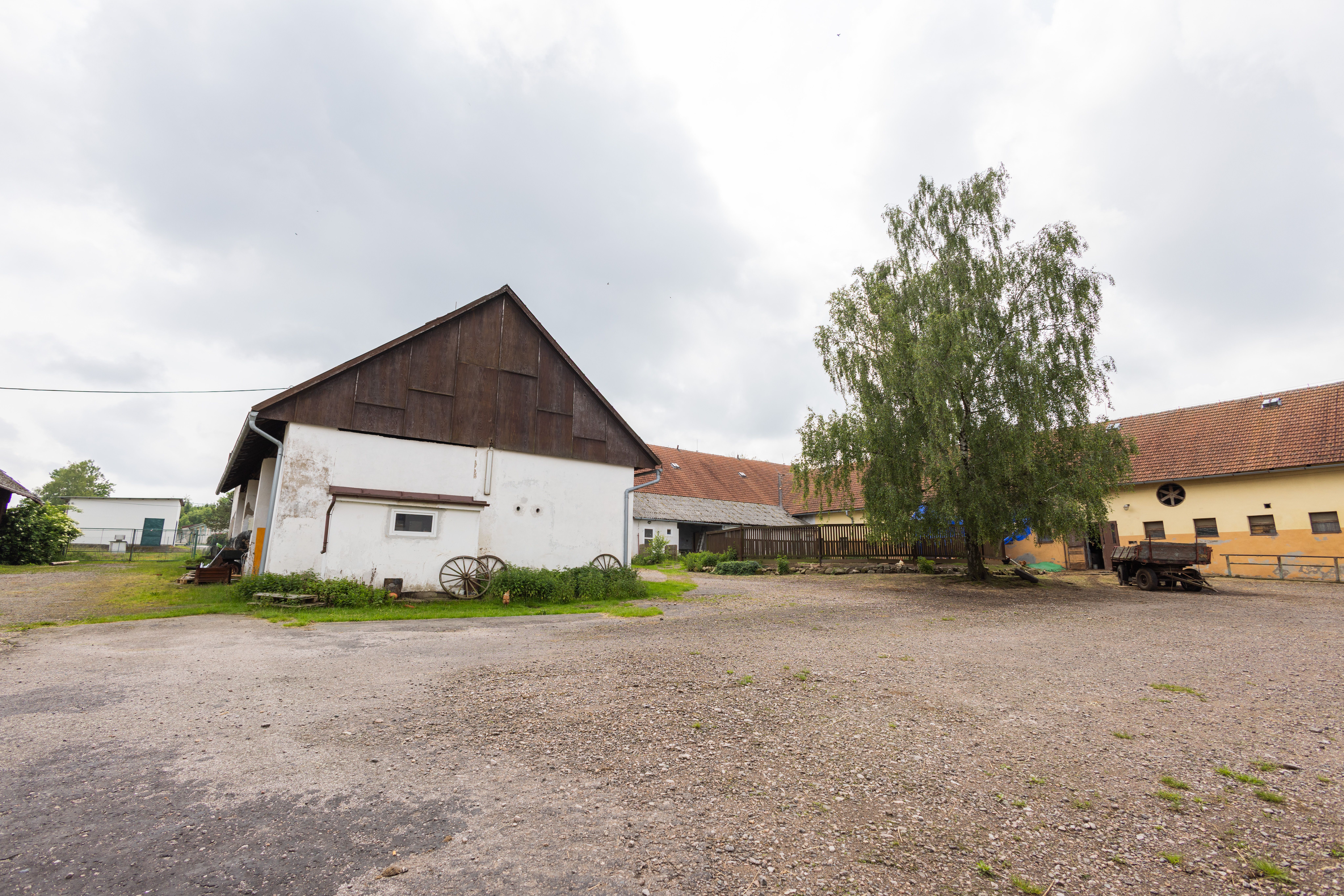 Obrovský statek v malebném Potštejně se šesti byty a přilehlými pozemky-5