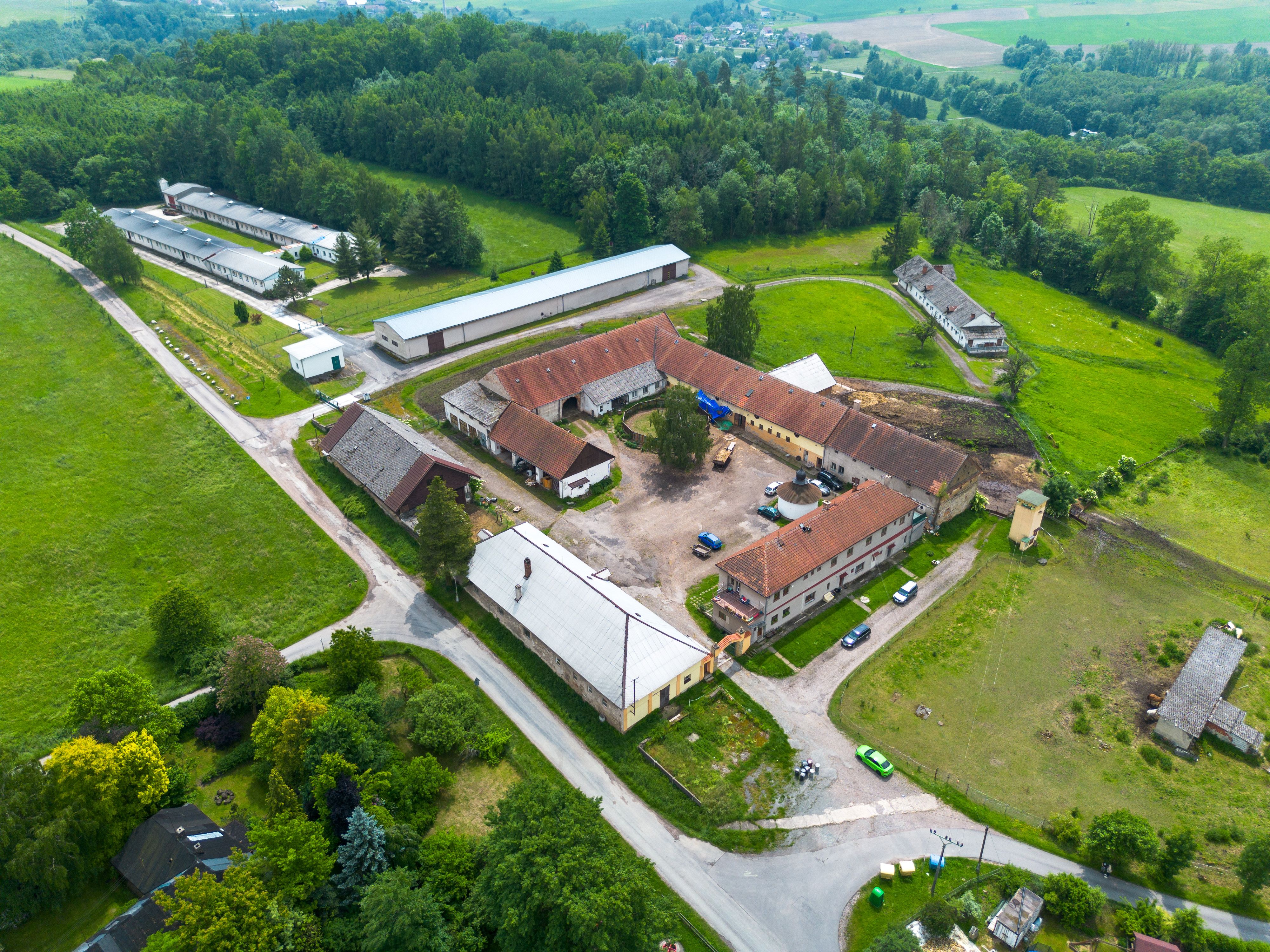 Obrovský statek v malebném Potštejně se šesti byty a přilehlými pozemky-1