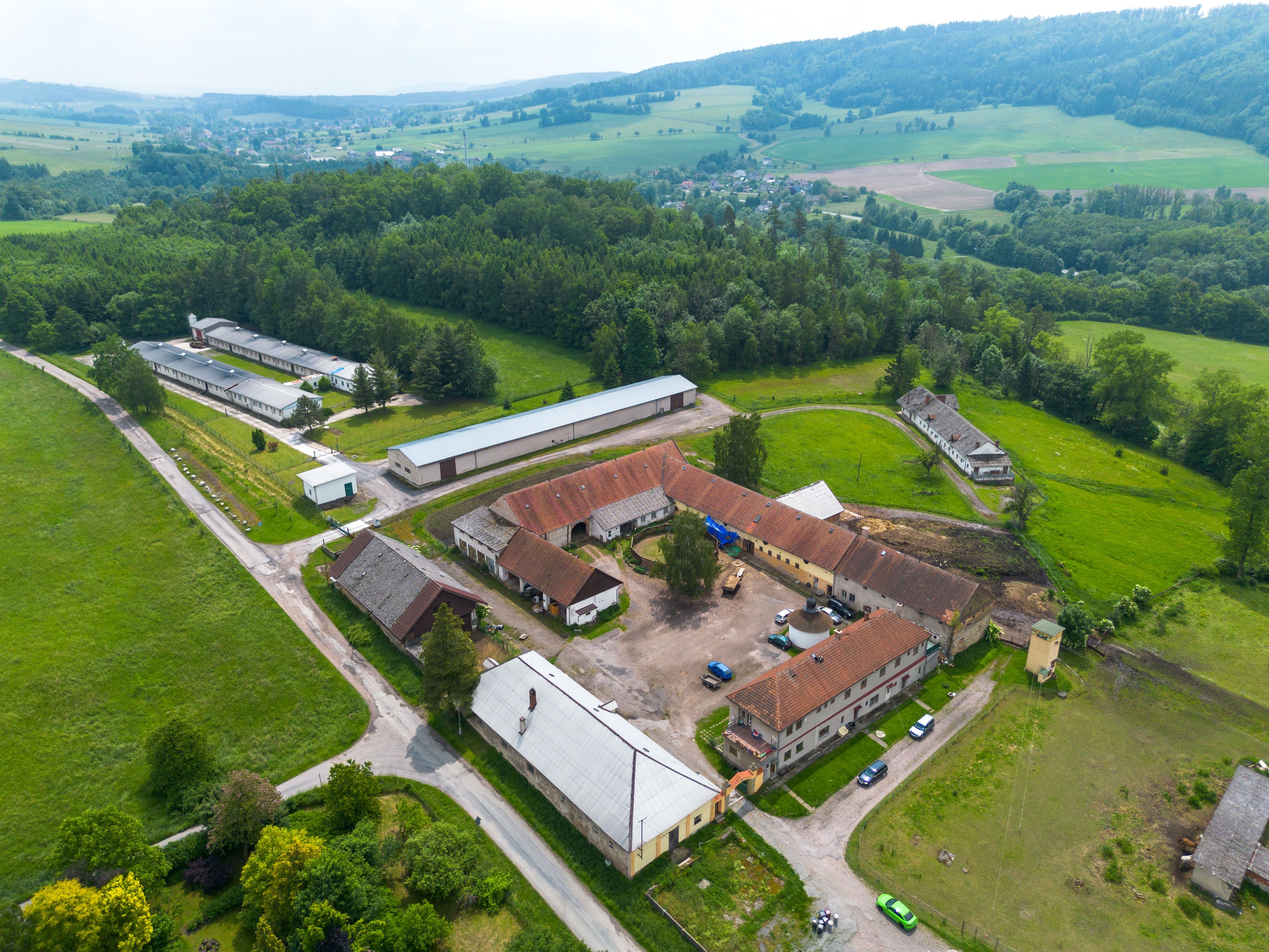 Obrovský statek v malebném Potštejně se šesti byty a přilehlými pozemky-2