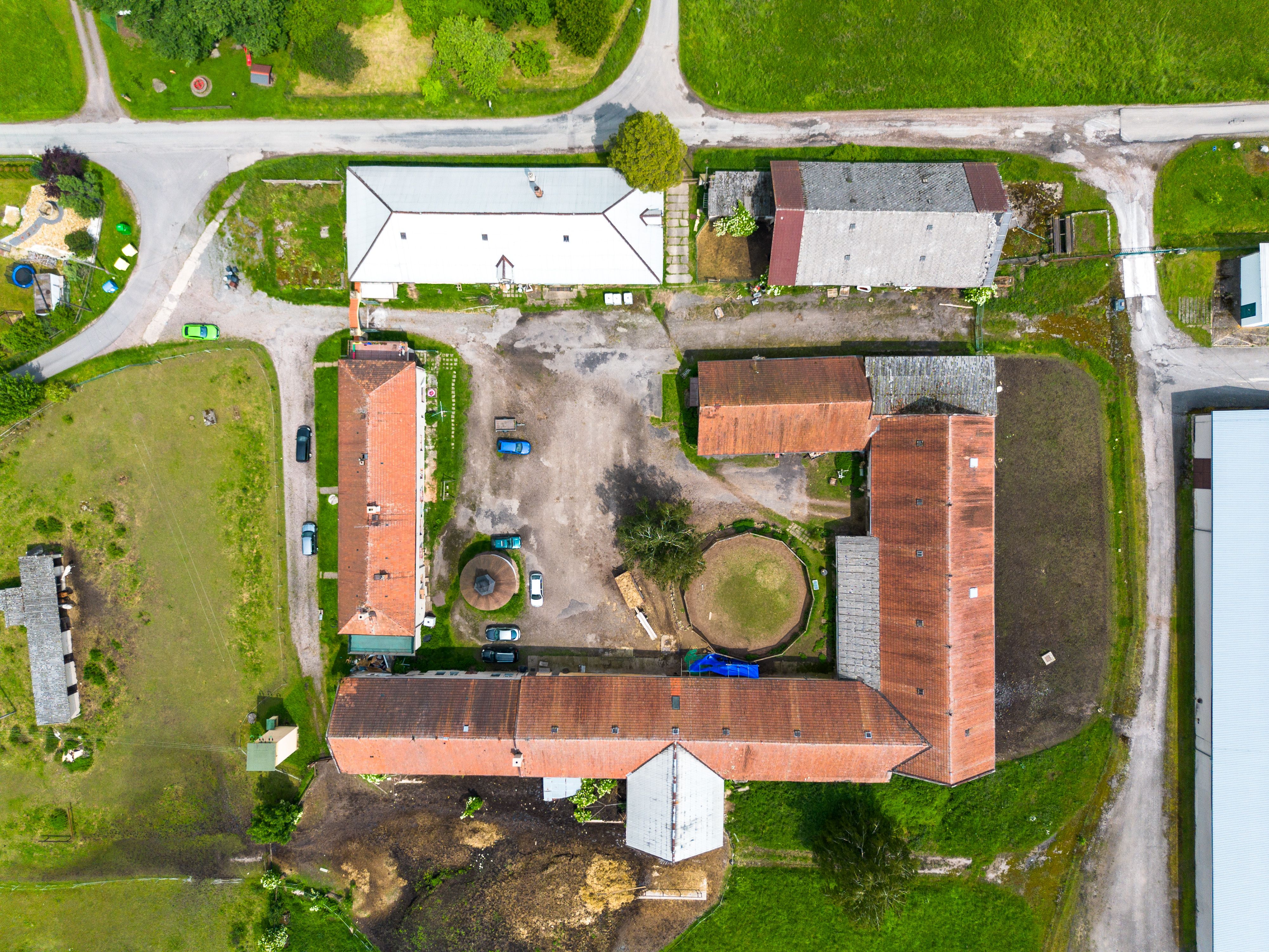 Obrovský statek v malebném Potštejně se šesti byty a přilehlými pozemky-3