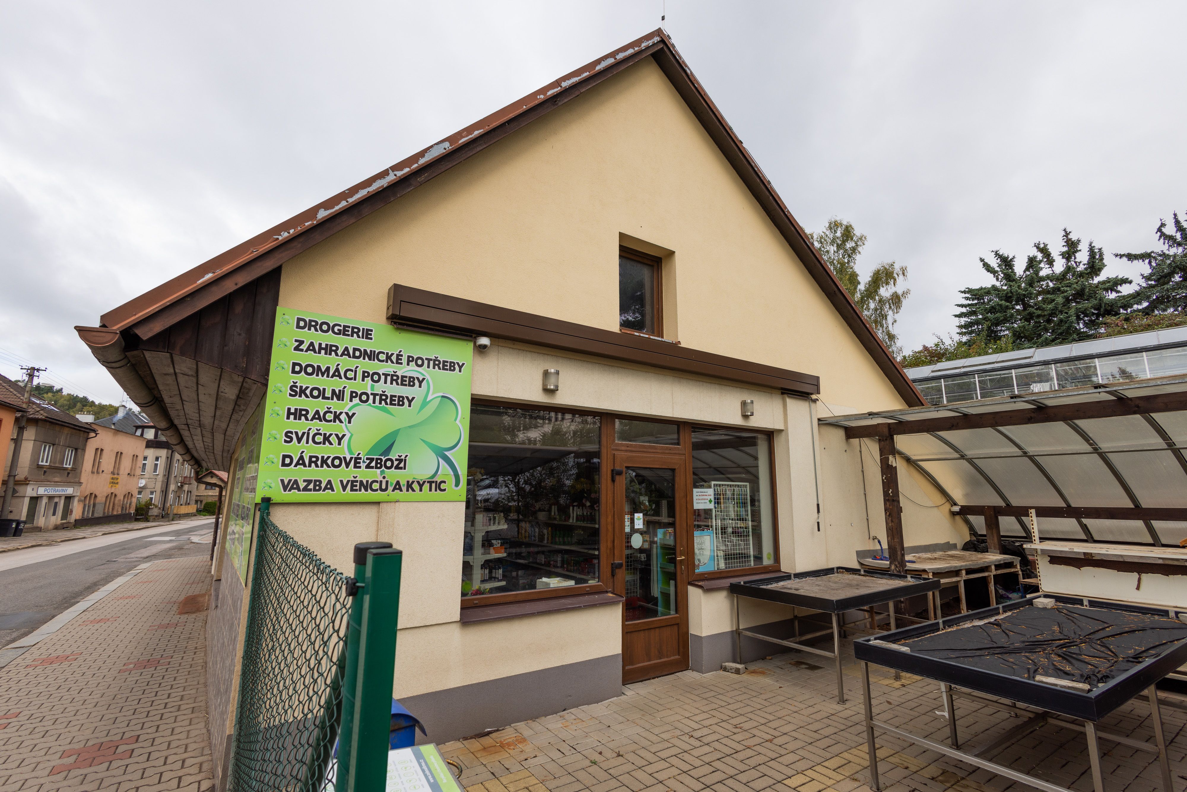 Dům ve Staré Pace, kde budete podnikat s bydlením v podkroví-1