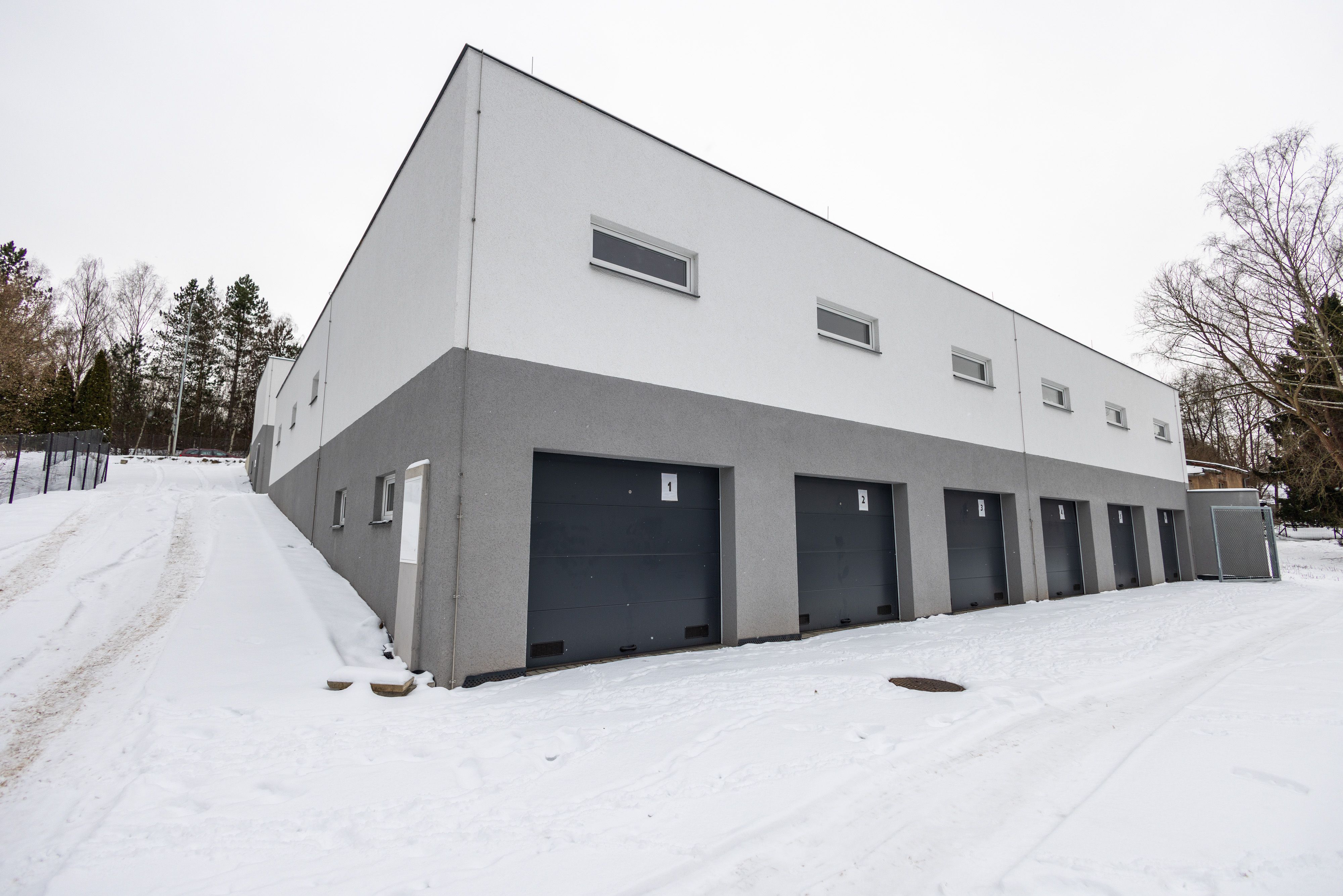 Garážový/Skladový komplex v Náchodě - 30 Garáží, novostavba + pozemek-1