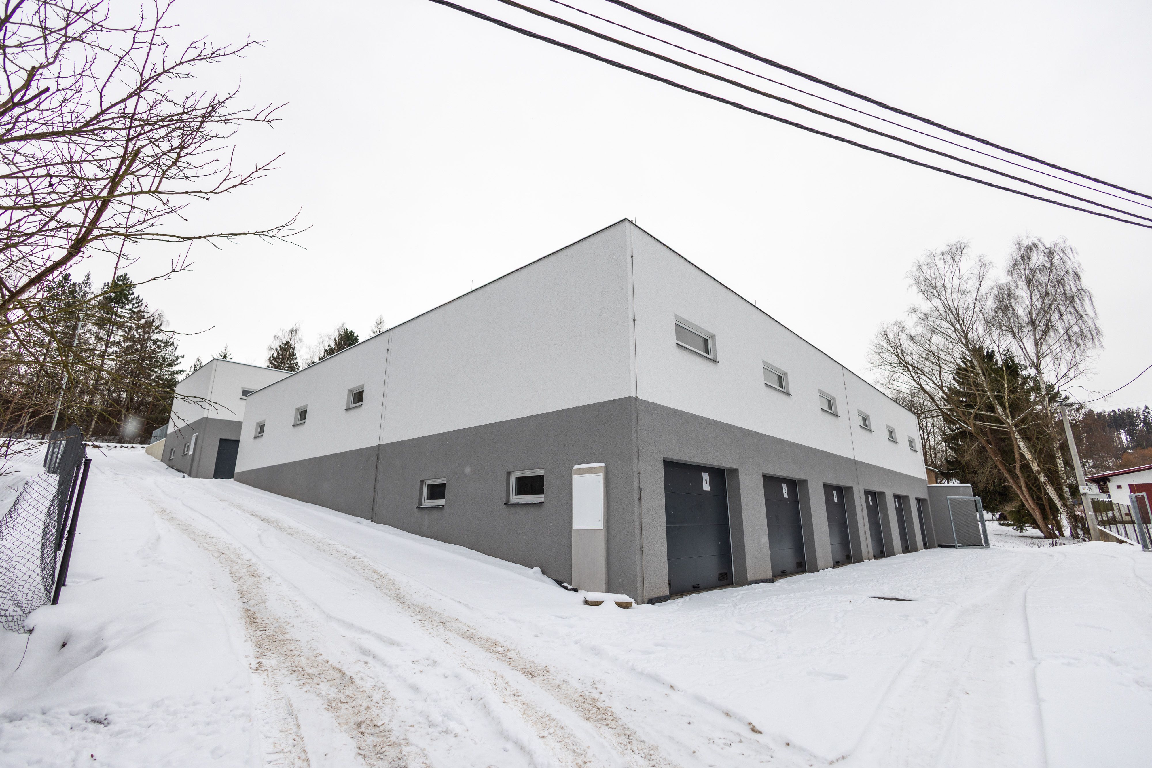 Garážový/Skladový komplex v Náchodě - 30 Garáží, novostavba + pozemek